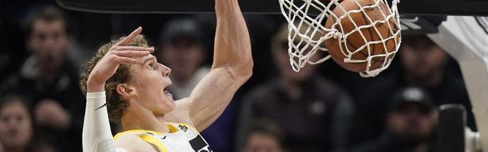 雷竞技官方网站- 马尔卡宁爆发，爵士黑马姿态杀入季后赛  